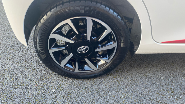 Toyota Aygo 1.0 VVT-i X-Trend TSS 5dr x-shift Petrol Hatchback